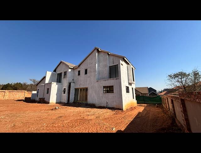 4 BEDROOM HOUSE FOR SALE IN ROODEPARK ECO ESTATE